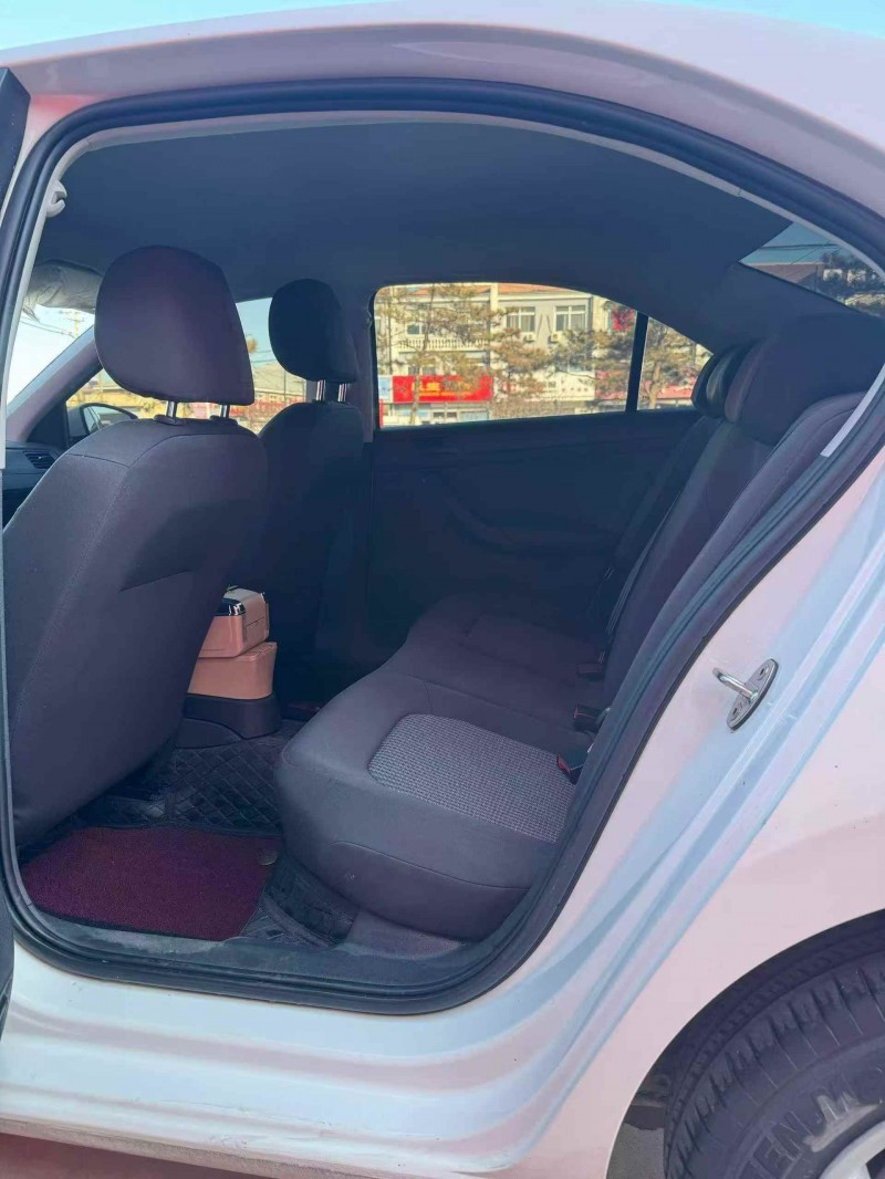 邯郸22年大众桑塔纳5