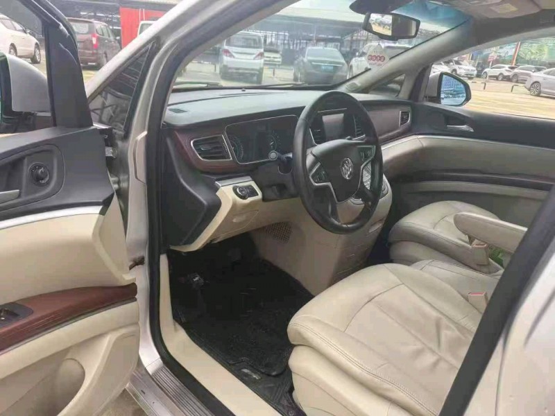 武汉16年别克GL84