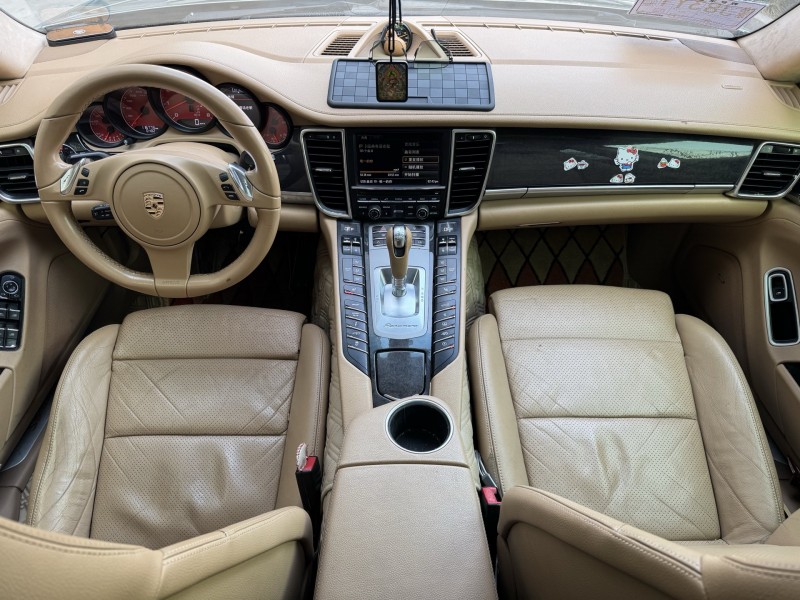 济宁13年保时捷帕拉梅拉4