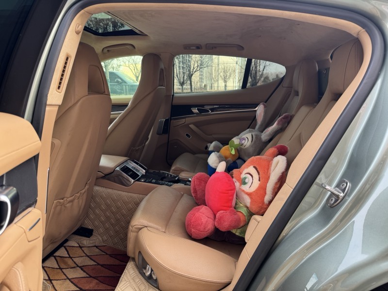 济宁13年保时捷帕拉梅拉6