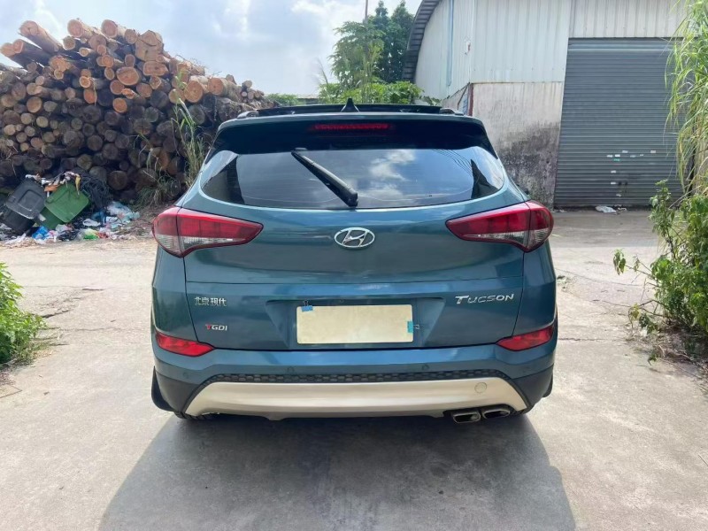 广州17年现代途胜8