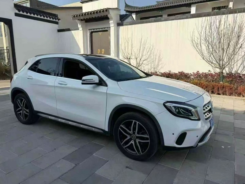 济南18年奔驰GLA2