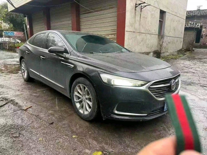 重庆21年别克君越3