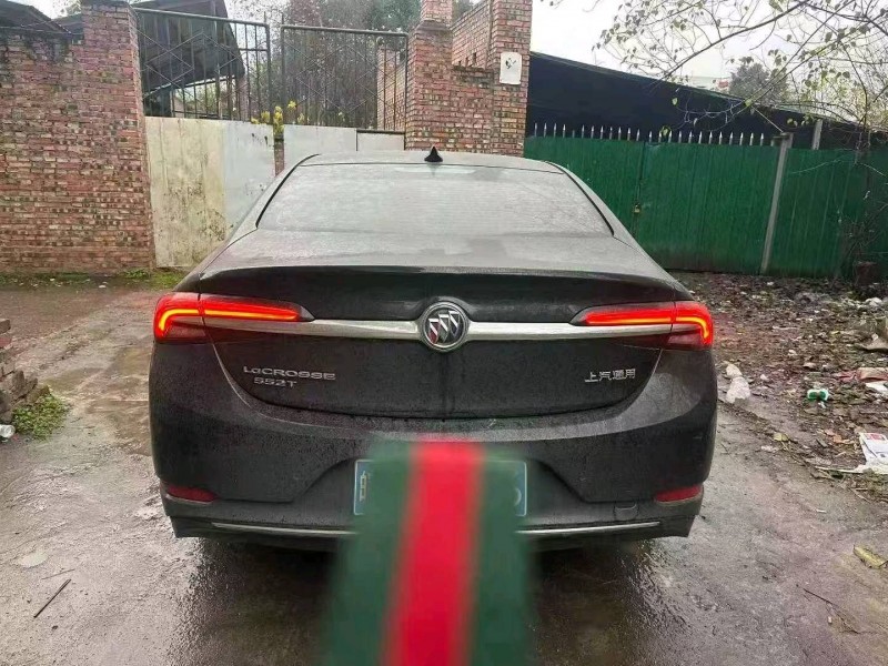 重庆21年别克君越5