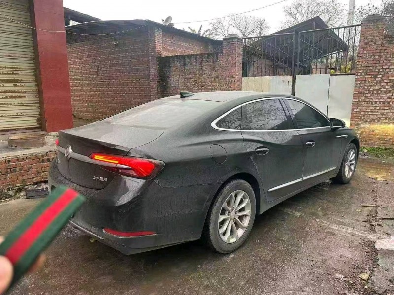 重庆21年别克君越6