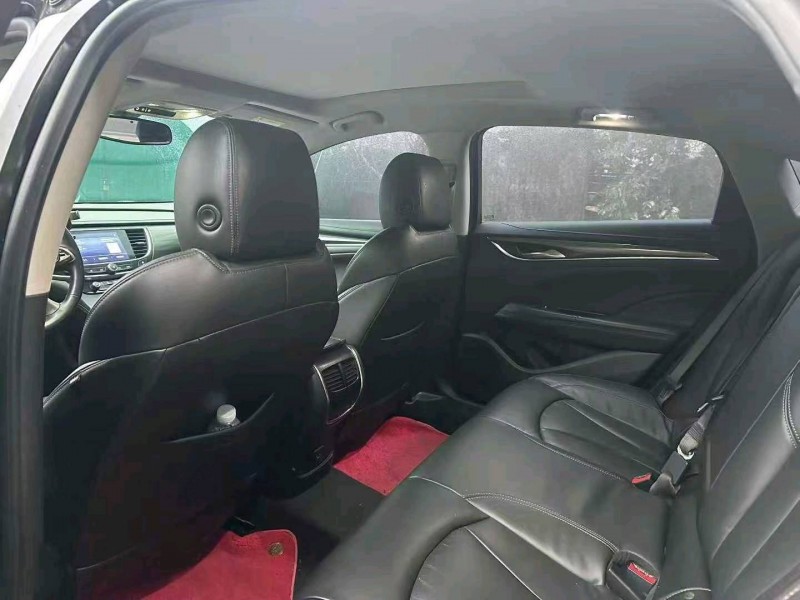 重庆21年别克君越8