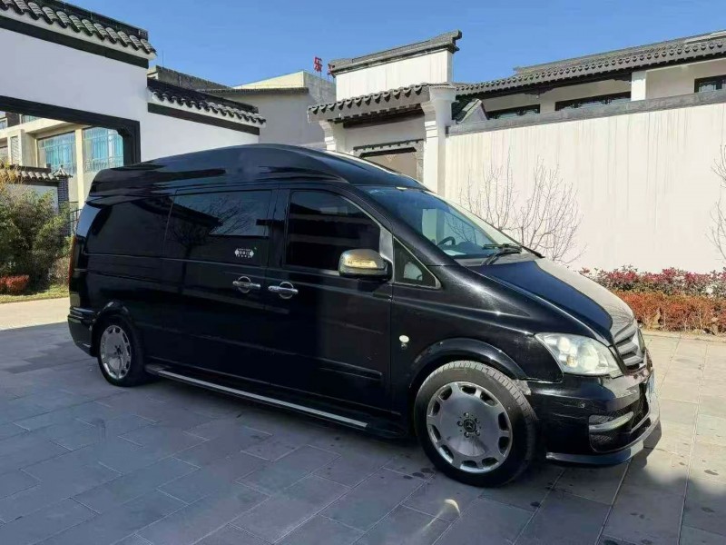 济南16年奔驰威霆2