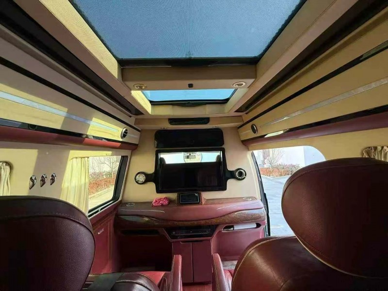 济南16年奔驰威霆4