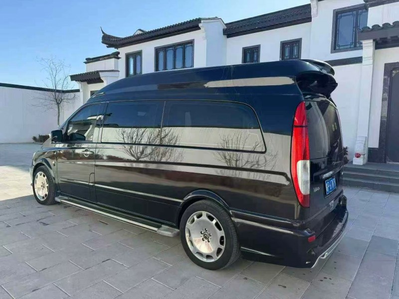 济南16年奔驰威霆7