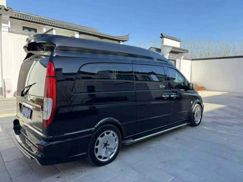 济南16年奔驰威霆8