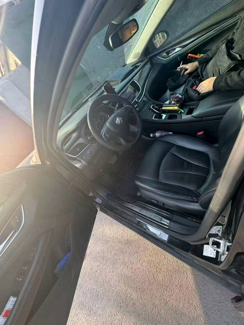 晋中21年别克君越6