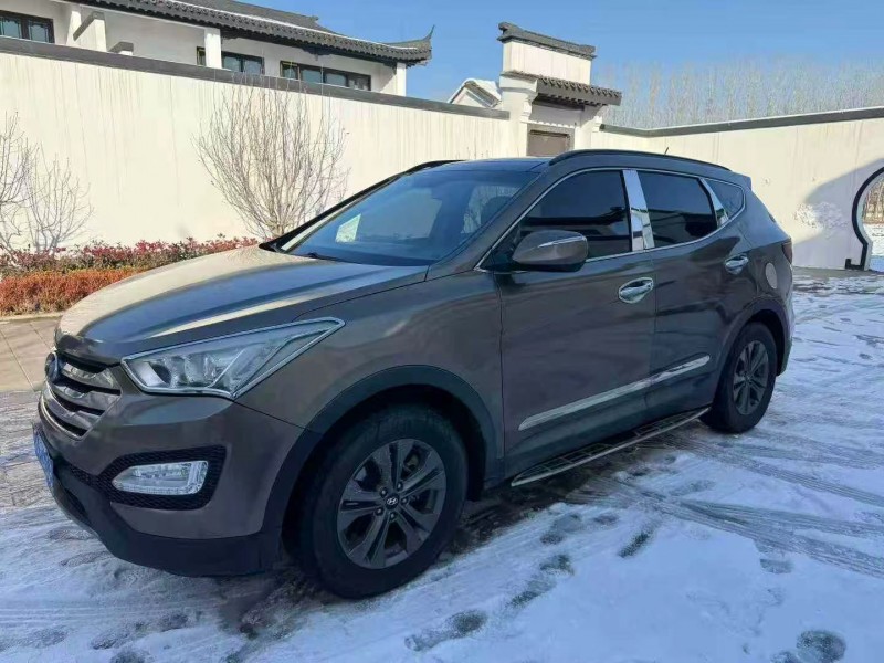 济南14年现代全新胜达3