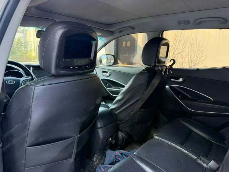 济南14年现代全新胜达4