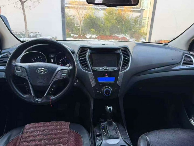 济南14年现代全新胜达6