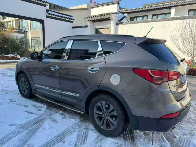 济南14年现代全新胜达8