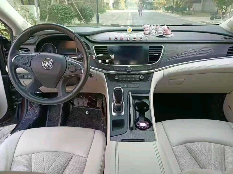 苏州20年别克君越7