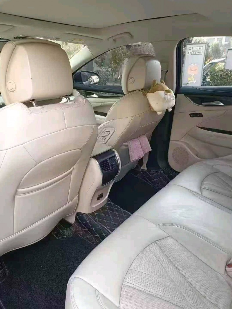 苏州20年别克君越8