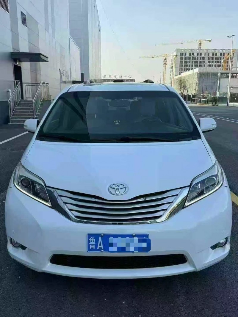 济南16年丰田塞纳1