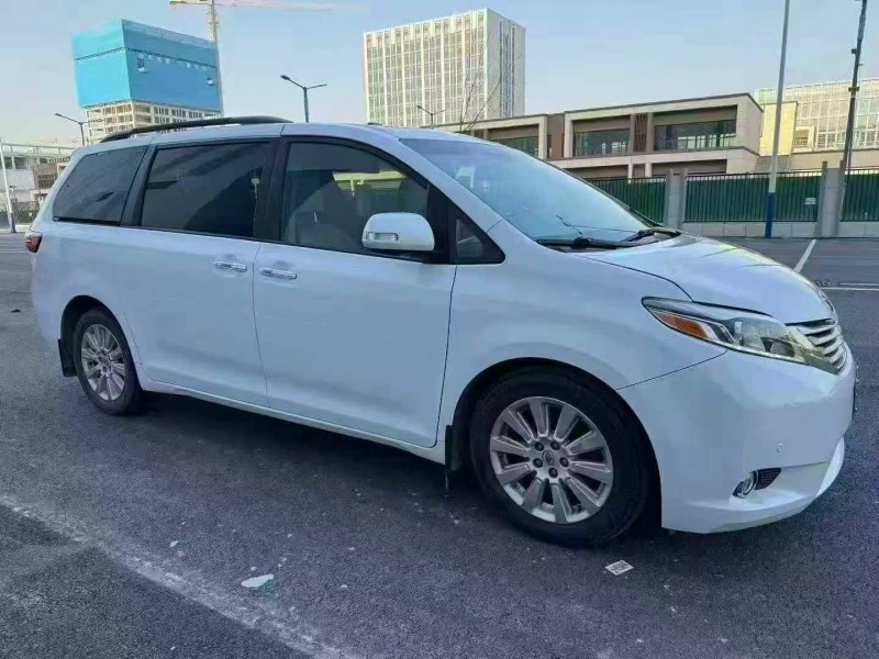 济南16年丰田塞纳2