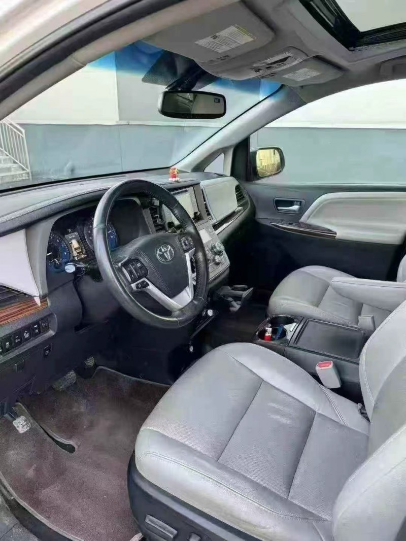 济南16年丰田塞纳3