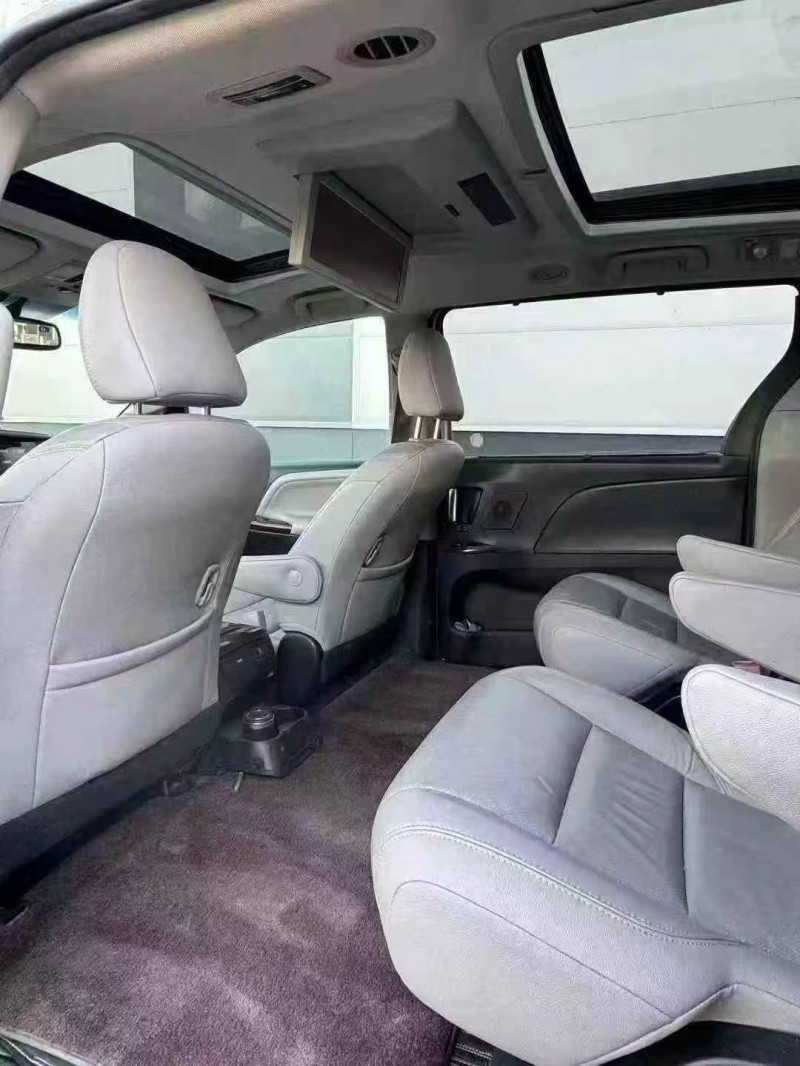 济南16年丰田塞纳5