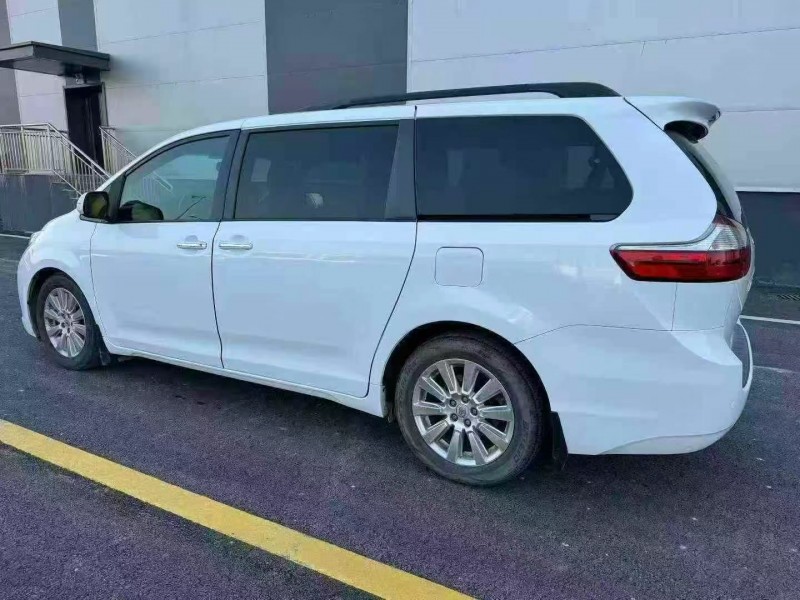 济南16年丰田塞纳6