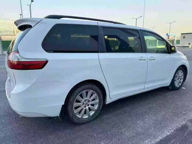 济南16年丰田塞纳7