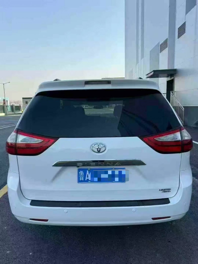 济南16年丰田塞纳8