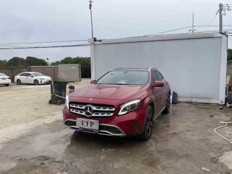 湛江18年奔驰GLA3