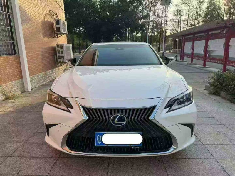 汕头21年雷克萨斯ES1