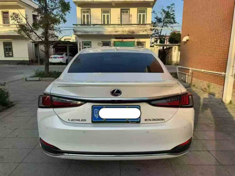 汕头21年雷克萨斯ES7