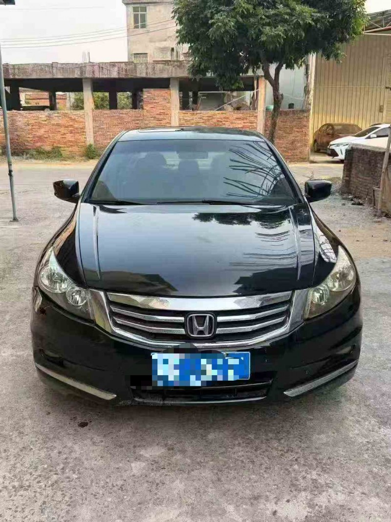 佛山13年本田雅阁1