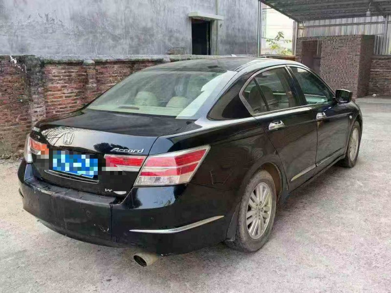 佛山13年本田雅阁8