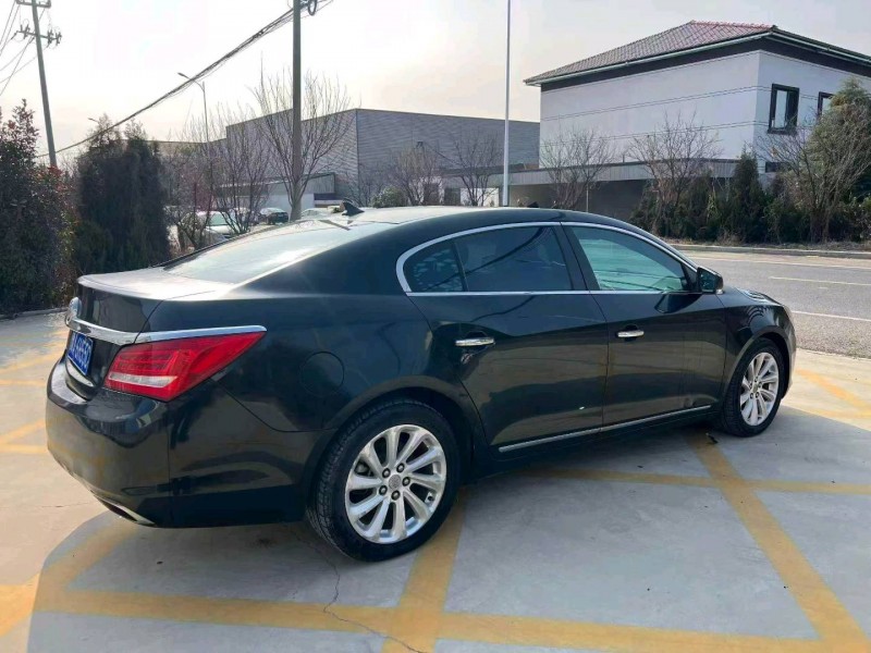 青岛15年别克君越5