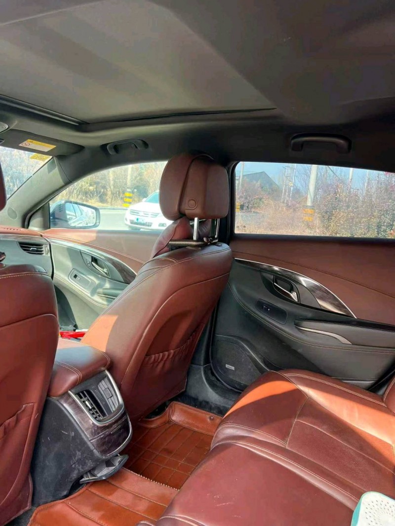 青岛15年别克君越8