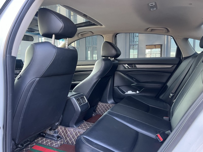 岳阳18年本田雅阁5