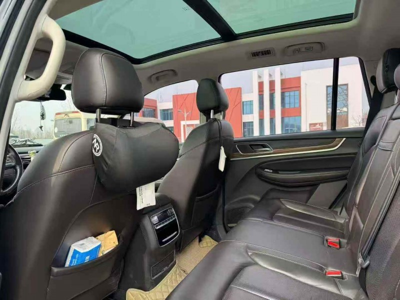 承德19年荣威RX85