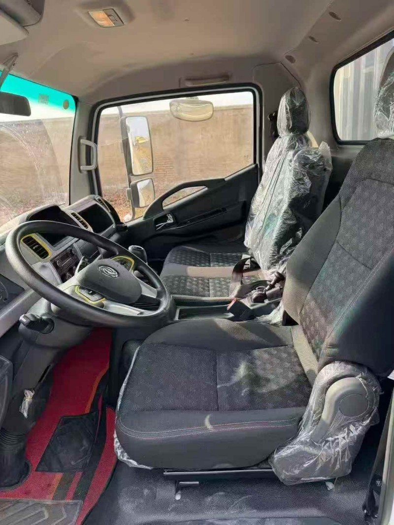 张家口25年东风多利卡4