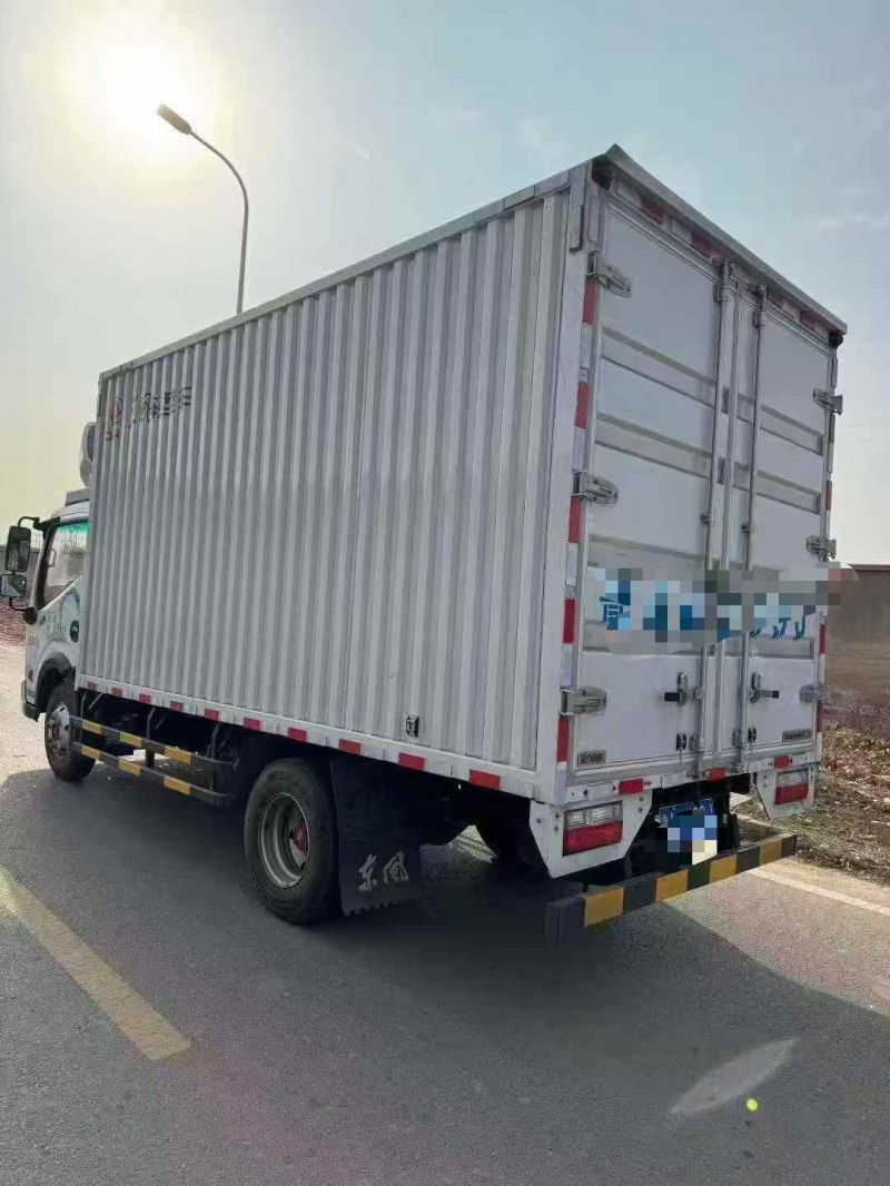 张家口25年东风多利卡8