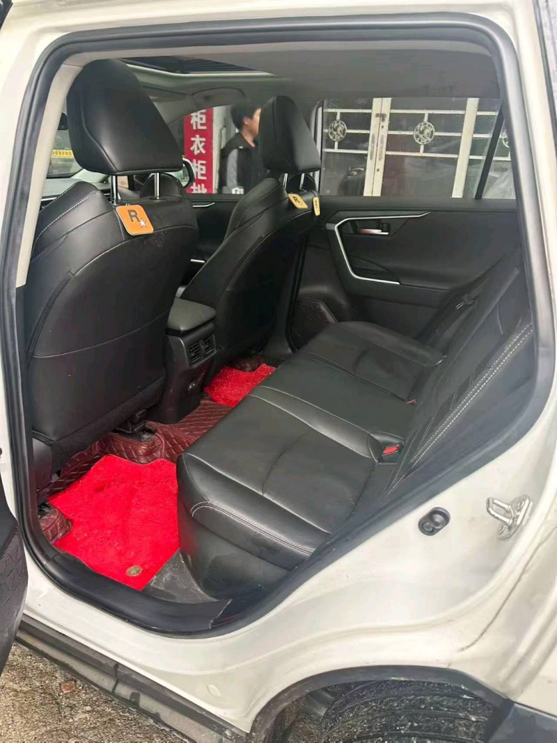 桂林22年丰田威兰达4