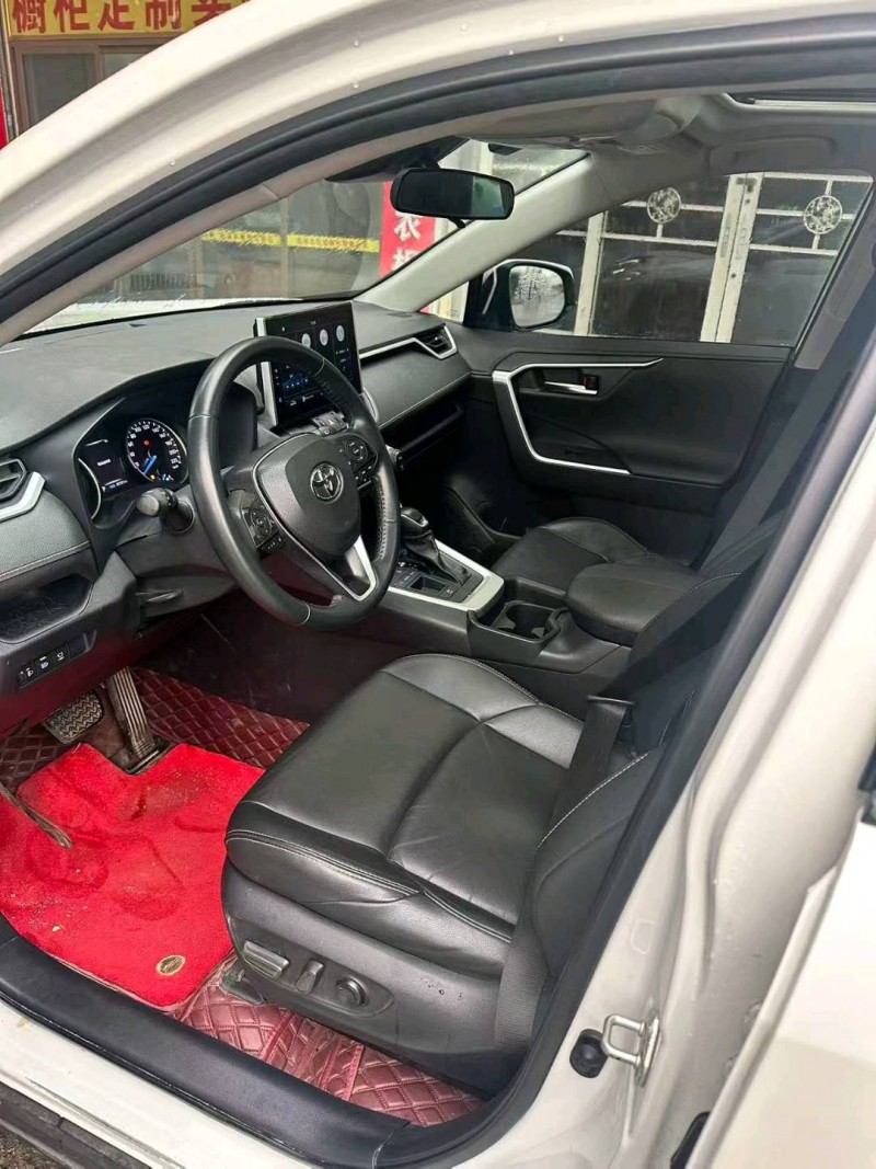 桂林22年丰田威兰达5