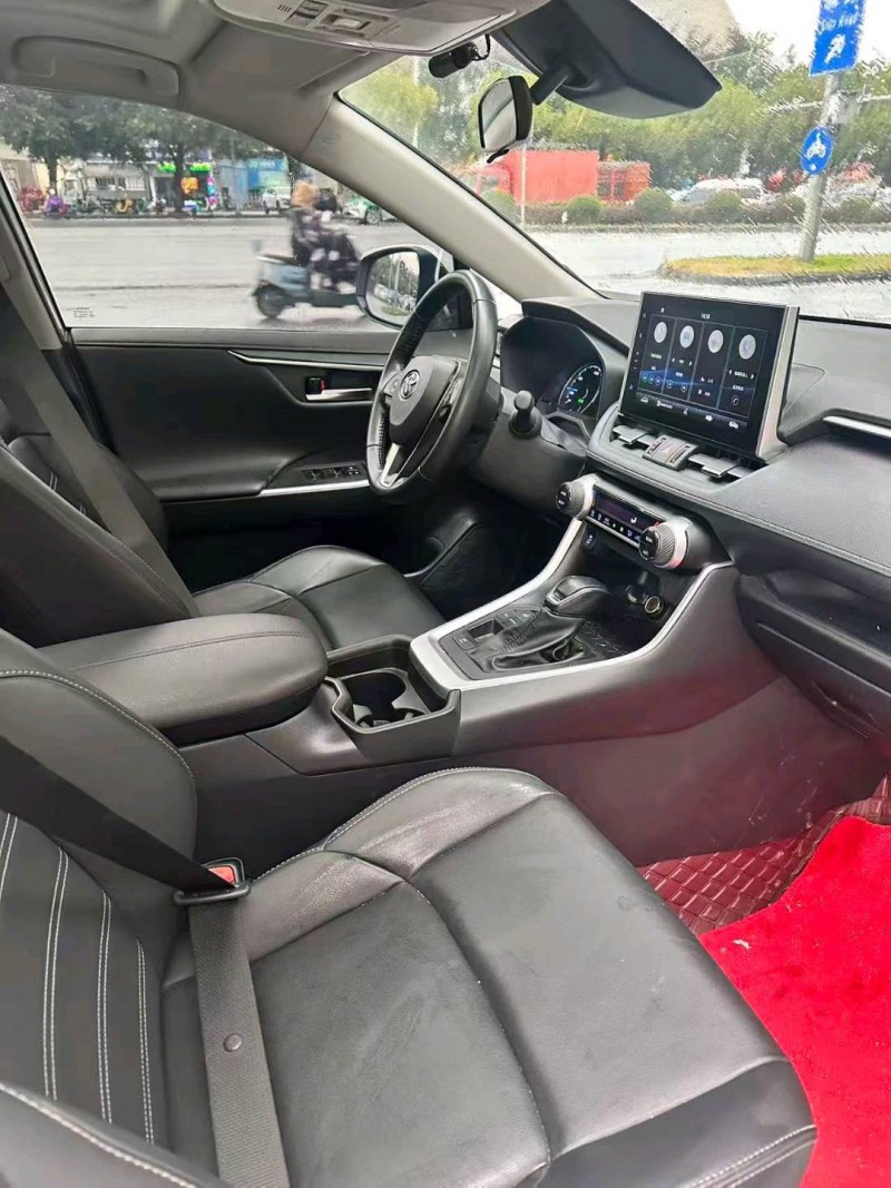 桂林22年丰田威兰达6