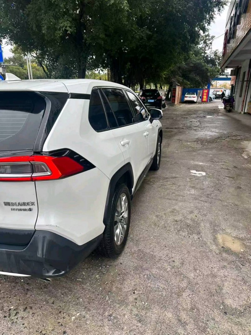 桂林22年丰田威兰达7