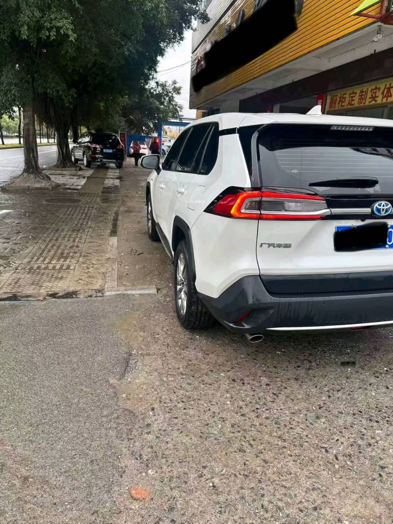 桂林22年丰田威兰达8