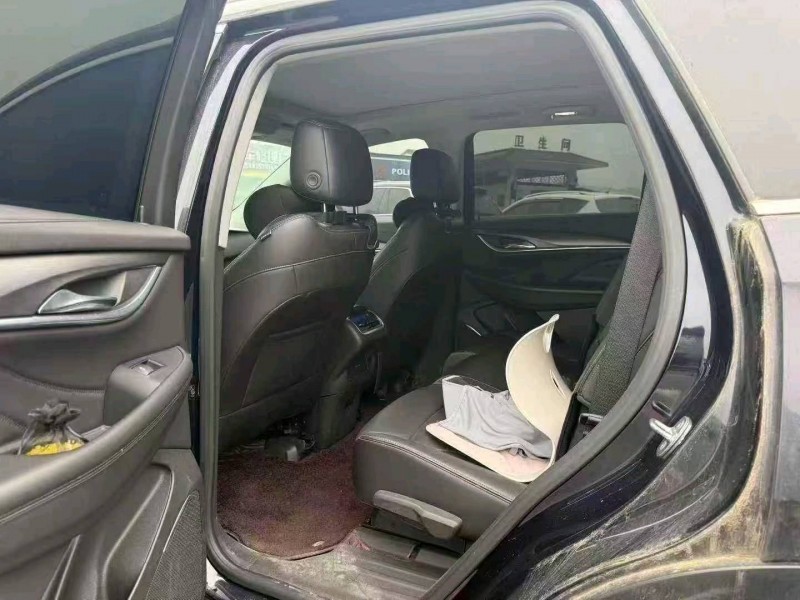 成都21年别克昂科旗6