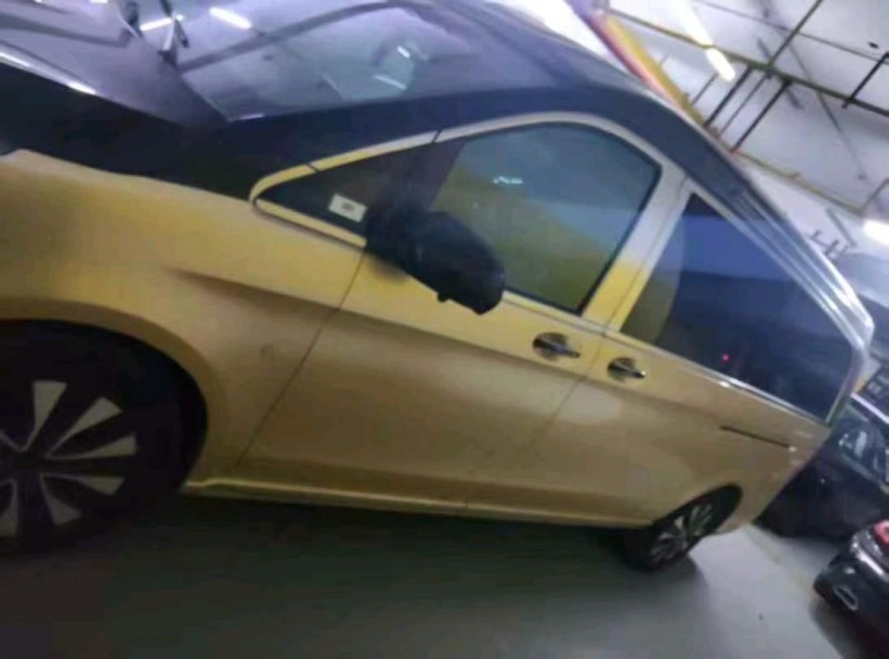 台州23年奔驰威霆2