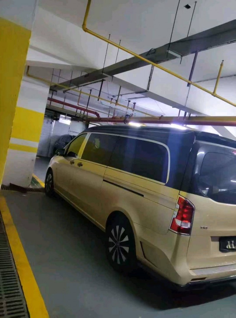 台州23年奔驰威霆6