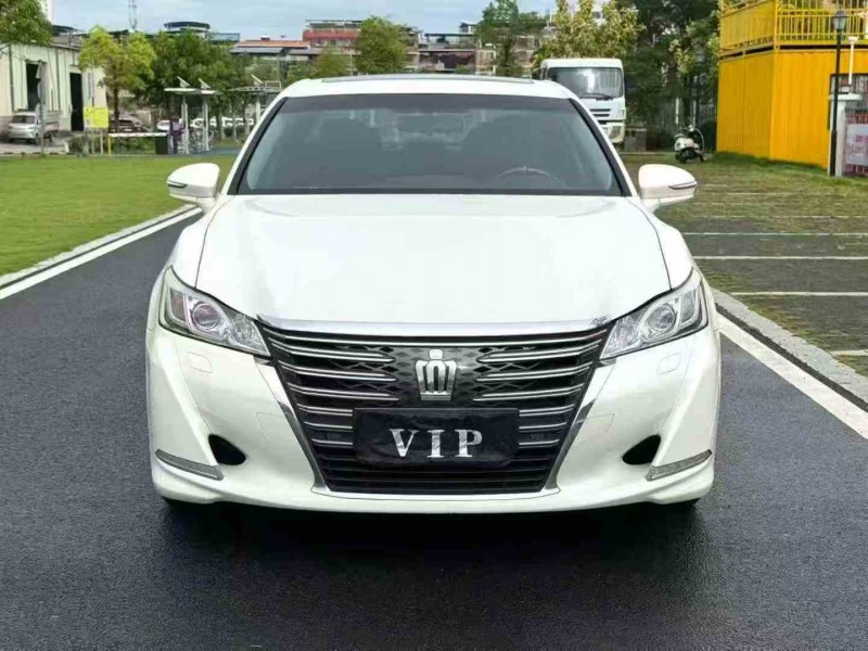 东莞17年丰田皇冠1