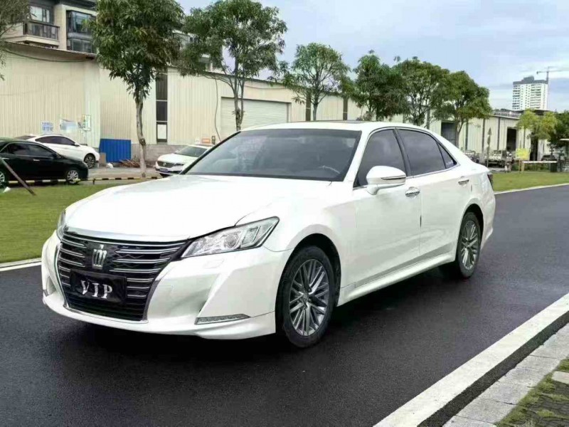 东莞17年丰田皇冠2