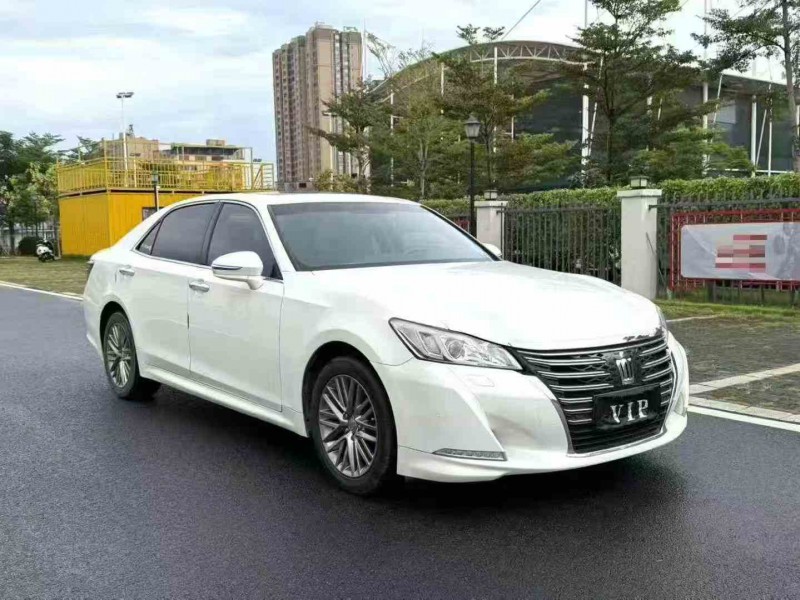 东莞17年丰田皇冠3